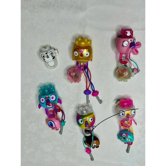 Hasbro Lock Stars Lot of 6 Keychain Figures Mixed Characters Used - Picture 2 of 4